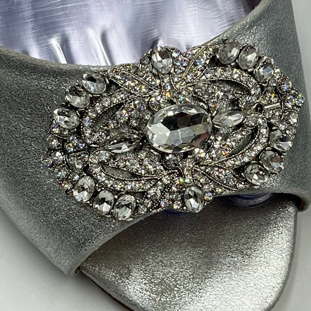 Badgley Mischka Petrina Women's Bridal Silver Metallic Crystal‎ Pumps Sz 8